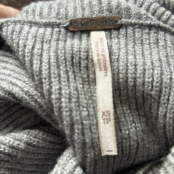 Free People gray turtleneck. Size XS - Picture 4 of 4